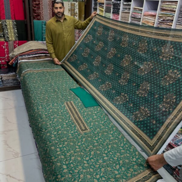 Chamak Damak Lawn Digital Printed 3 Piece Suit - Women Wear Design No. 8